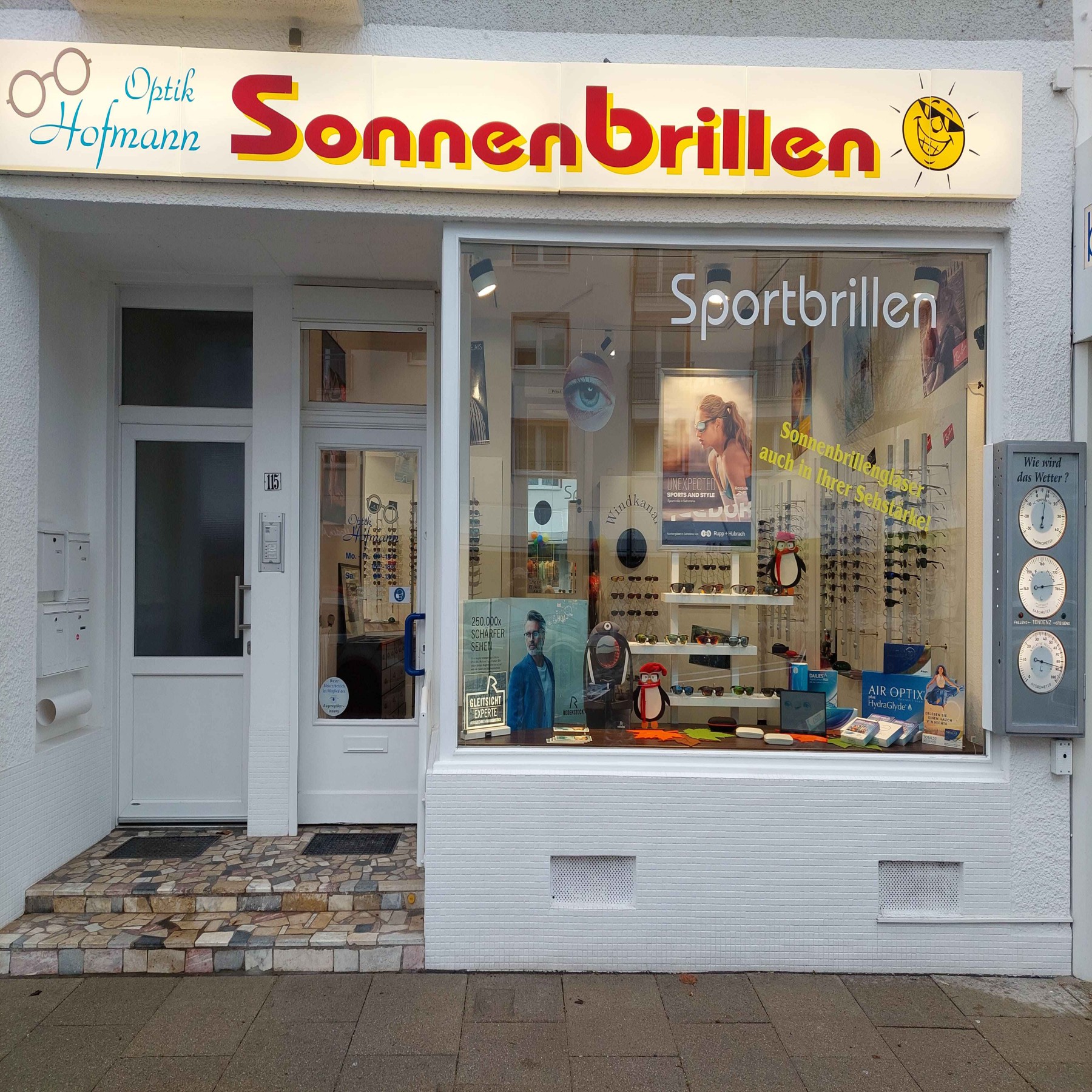 Vorderansicht des Optikgeschäfts